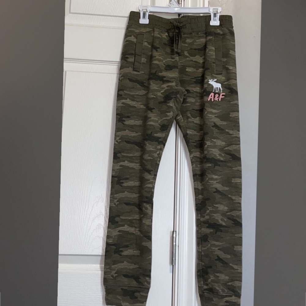 Camo Abercrombie & Fitch sweatpants/joggers